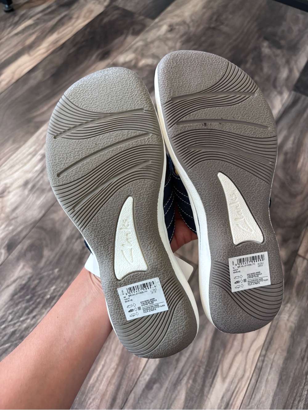 CLARKS || Sandals - Picture 3 of 3